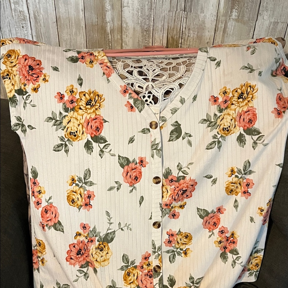 5/$25 Bobbie Brooks Ladies Top